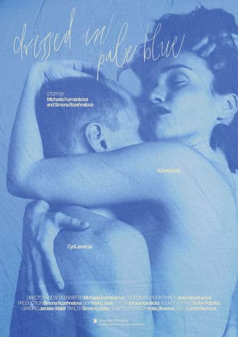 V bleděmodré oblečeni